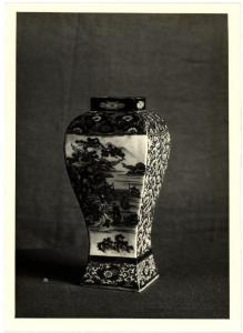 Milano (?) - Raccolta Gatti - Vaso in ceramica della Dinastia Ming (sec - XVI)