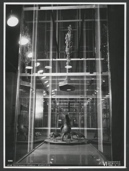 Milano - VI Triennale d'Arte - Sala dell'Oreficeria Antica, particolare di una vetrina