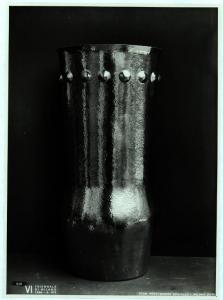 Milano - VI Triennale d'Arte - E.N.A.P.I., Lorenzo Guerrini, vaso in metallo lavorato