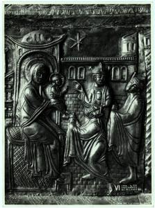 Milano - VI Triennale d'Arte - Sala dell'Oreficeria Antica, paliotto in argento dorato e sbalzato, particolare dell'Adorazione dei Magi (XII sec -)