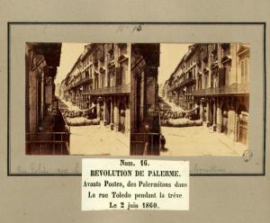 Spedizione dei Mille - Rivoluzione di Palermo - Via Toledo - Palermitani davanti alle poste durante la tregua