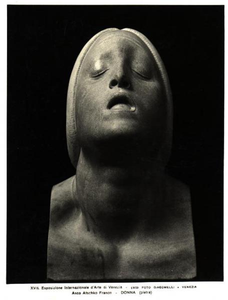 Venezia - XVII Esposizione Internazionale d'Arte. Franco Asco Atschko, Donna, testa in pietra.