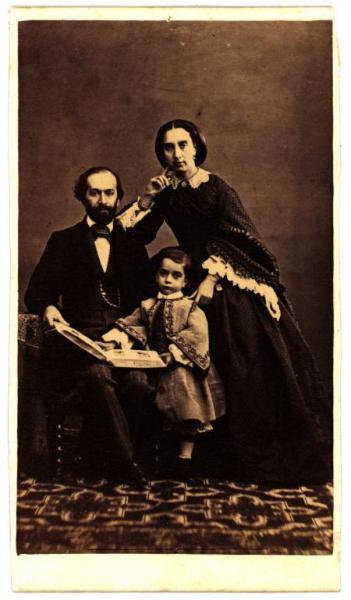 Ritratto di famiglia - Paolo Tandia Rodocanacchi con moglie e figlio