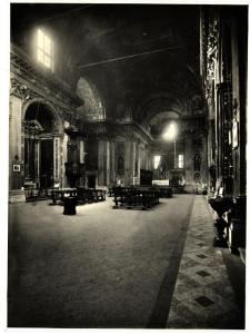 Milano - Chiesa di S. Antonio Abate. Veduta interna della navata.