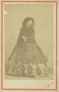 Ritratto femminile - Donna con velo di merletto nero