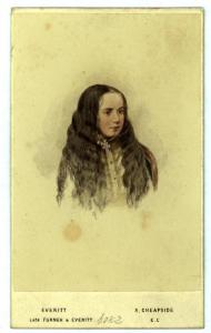 Ritratto femminile - Giovane con i capelli mossi, sciolti