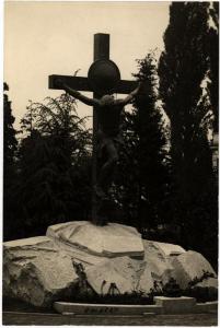 Milano - Cimitero Monumentale. Achille Alberti, monumento funebre di Enrico Panzeri, scultura in pietra e metallo (1921).