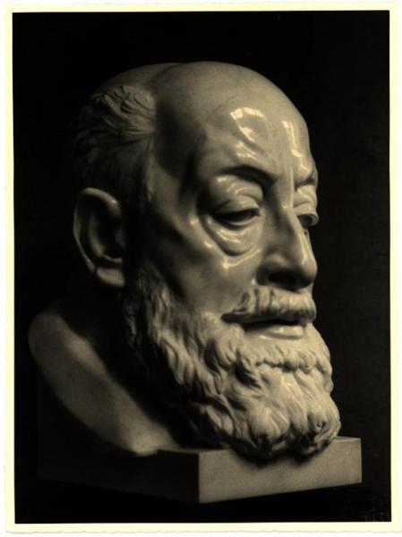 Lainate (?). Werther Sevèr, ritratto del barone G. Weil Weiss di Lainate, profilo destro, testa in ceramica (?).