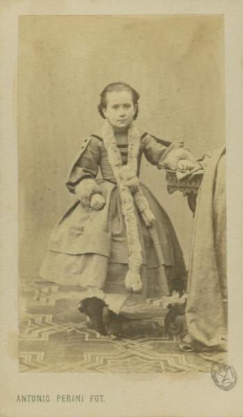 Ritratto infantile - Bambina con stola di pelliccia