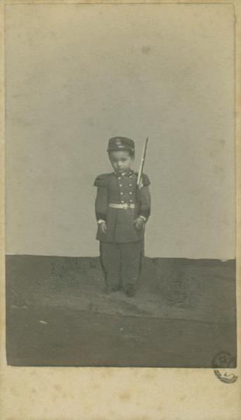 Ritatto infantile - Bambino in abito da soldato
