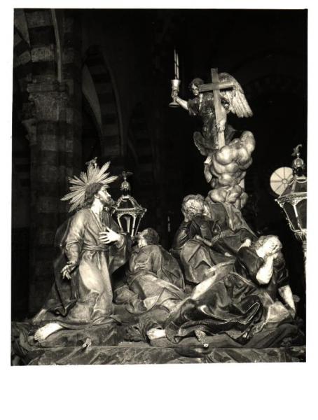 Savona - Confraternita dei SS. Giovanni Battista, Evangelista e Petronilla. Anton Maria Maragliano, Orazione nell'orto, cassa processionale, scultura lignea policroma (1728).
