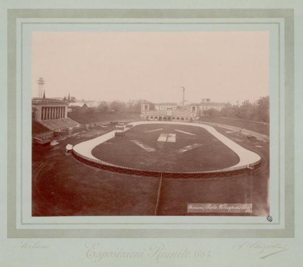 Milano - Esposizioni Riunite del 1894 - Parco Sempione - Arena - Interno con pista da corsa