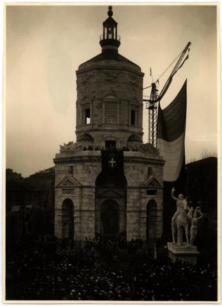 Milano - Tempio della Vittoria. Cerimonia di inaugurazione del monumento ai caduti della Prima Guerra mondiale.