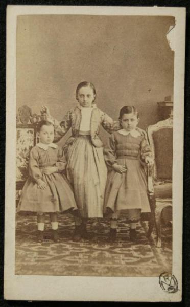 Ritratto di famiglia - Tre bambine (sorelle)