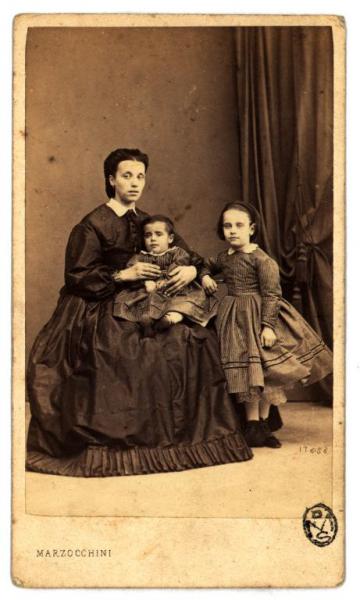 Ritratto di famiglia - Madre con due bambini