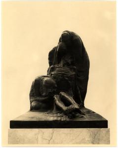 Brescia - Cimitero. Ermenegildo Luppi, Pietà, gruppo scultoreo in bronzo (Roma, 1923).