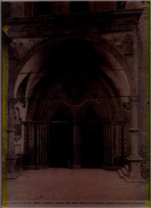 Assisi - Basilica inferiore di S. Francesco. Veduta del portale d'ingresso.