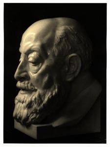 Zinasco.. Werther Sevèr, ritratto del barone G. Weil Weiss di Lainate, profilo sinistro, testa in marmo