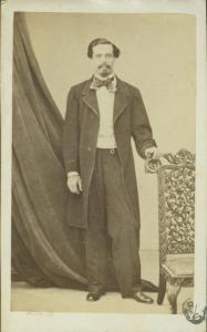 Ritratto maschile - Giovane con baffi e pizzetto, in piedi