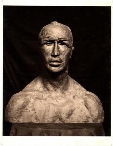 Bergamo (?). Nino Galizzi, mezzobusto di pugile, studio per statua, scultura in creta (1929).