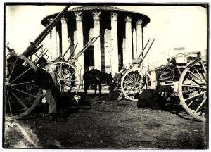 Roma - Piazza della Bocca della Verità - Tempio di Vesta - Carretti con cavalli e carrettieri
