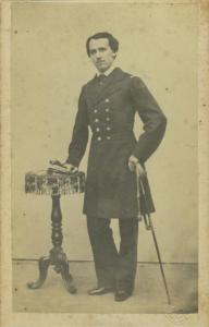Ritratto maschile - Militare - Giovane in uniformein piedi con la spada al fianco, appoggiato ad un tavolo