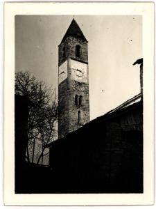 Massino Visconti - Chiesa di S. Michele. Veduta del campanile romanico.