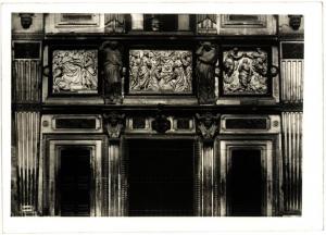 Milano - Duomo. Particolare della cinta marmorea del tornacoro con altorilievi raffiguranti episodi della vita della Madonna (1620-40).