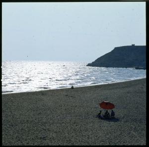 Calabria - Spiaggia - Mare - Persone sotto un ombrellone