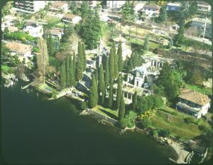 Campione d'Italia. Santuario Santa Maria (conosciuto anche come Santuario della Madonna dei Ghirli). Cipressi. Lago. Veduta aerea.