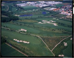 Solbiate Olona. Golf Club Le Robinie. Campi da golf. Laghetti artificiali. Veduta aerea.