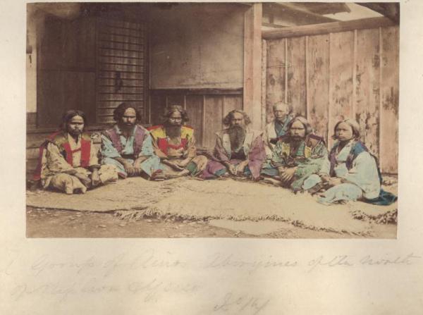 Ritratto maschile di gruppo - Hokkaido - Tribù giapponese Ainu - "Fuzoku"