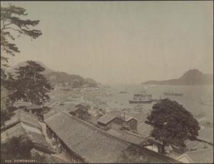 Giappone - Isola di honshu - Prefettura di Yamaguchi - Porto di Shimonoseki - Case - Barche in rada - Veduta