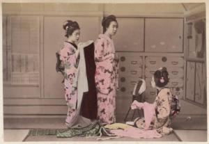 Giappone - Scena di genere giapponese - Vestizione con kimono - "Bijin" - "Nichijou seikatsu"