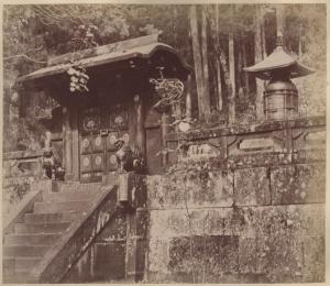 Giappone - Nikko - Tempio di Toshogu - Tomba di Tokugawa Ieyasu - Torre di Okusha - Inukimon - "Meisho"
