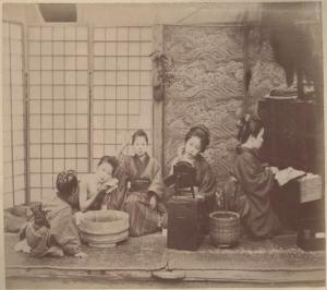 Giappone - Scena di genere giapponese - Geisha in interno tradizionale - "Bijin"