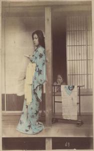 Ritratto femminile - Donne giapponesi - Esterno di casa tradizionale giapponese - "Bijin"