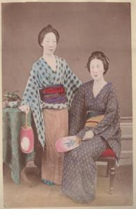 Ritratto femminile di gruppo - Due donne giapponesi con ventaglio Uchiwa - "Bijin"