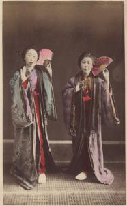 Scena di genere giapponese - Ritratto femminile di gruppo - Danzatrici in kimono e ventaglio Sensu - "Bijin" - "Fuzoku"