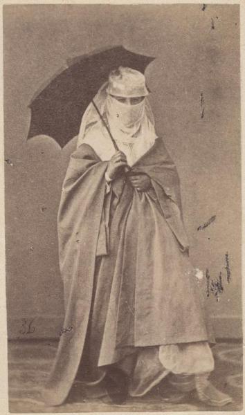 Ritratto - Donna turca vestita da passeggio - Velata - Ombrellino parasole