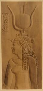 Bassorilievo in pietra - Cleopatra - Mezzo busto - Egitto - Dendera - Tempio di Hator