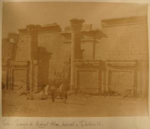 Egitto - Luxor - Medinet Habu - Tempio dedicato ad Amon - Esterno - Colonne e muri perimetrali