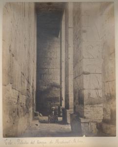 Egitto - Luxor - Medinet Habu - Complesso di Ramses III - Pilastro con incisione