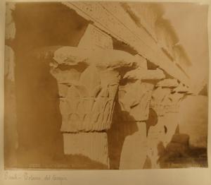 Egitto - Esna - Tempio dedicato a Khnum - Sala ipostila - Esterno - Capitelli delle colonne