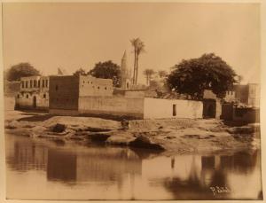 Egitto - Il Cairo dintorni - Piana di Giza - Villaggio - Bacino d'acqua - Moschea con minareto