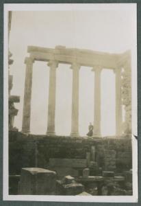 Atene - Acropoli - Eretteo - Colonnato - Architrave - Donna