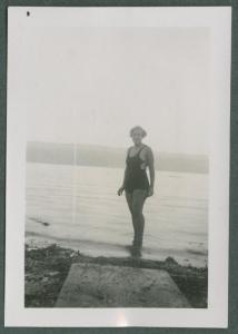 Ritratto femminile - Marieda Di Stefano in costume da bagno - Mar Morto, riva