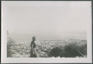 Ritratto femminile - Marieda Di Stefano - Israele - Monte Carmelo - Caifa (Haifa) sullo sfondo - Mare