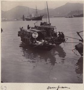 Hong Kong - Due imbarcazioni coperte utilizzate come abitazioni note con il nome di sampan