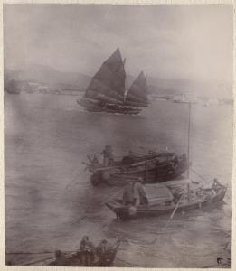 Hong Kong - Porto - Tre imbarcazioni - Due sampan e una giunca